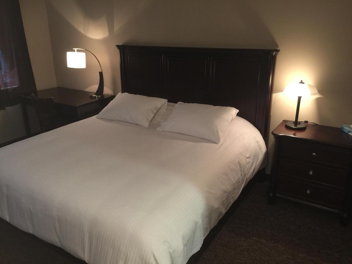 Jolly Giant Pub & Motel Willow Bunch エクステリア 写真