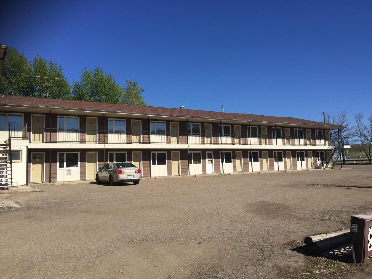 Jolly Giant Pub & Motel Willow Bunch エクステリア 写真