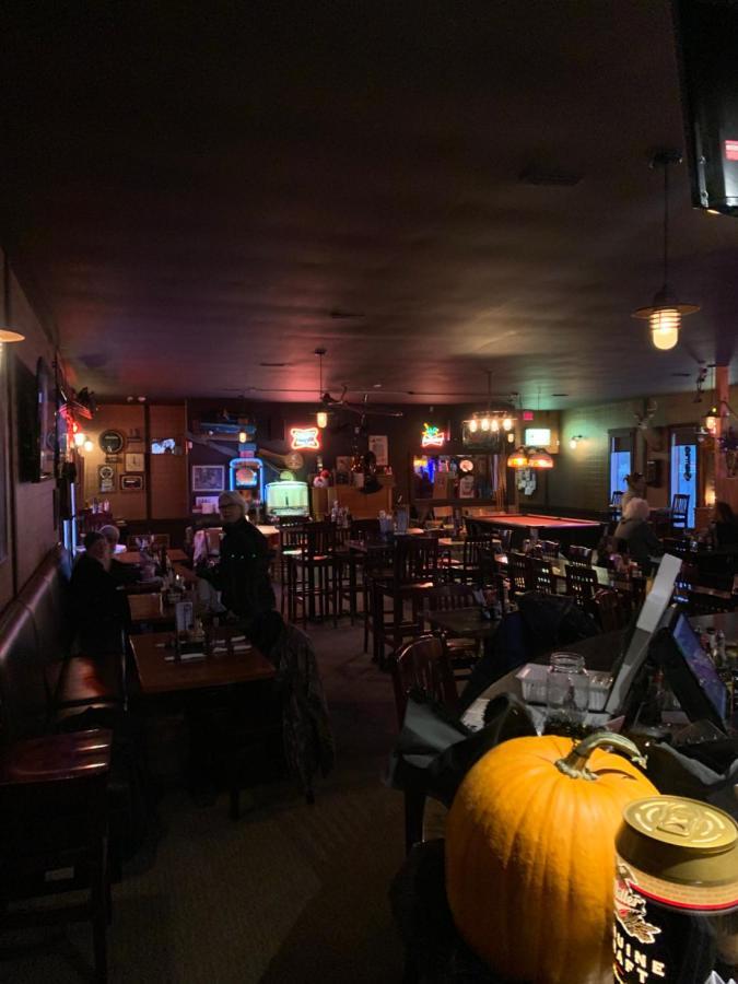 Jolly Giant Pub & Motel Willow Bunch エクステリア 写真