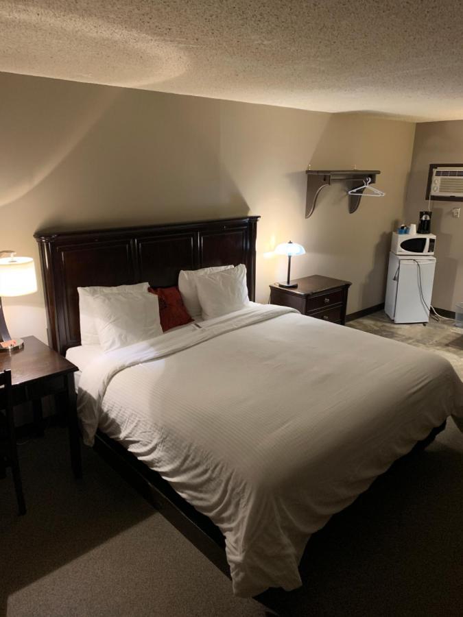 Jolly Giant Pub & Motel Willow Bunch エクステリア 写真
