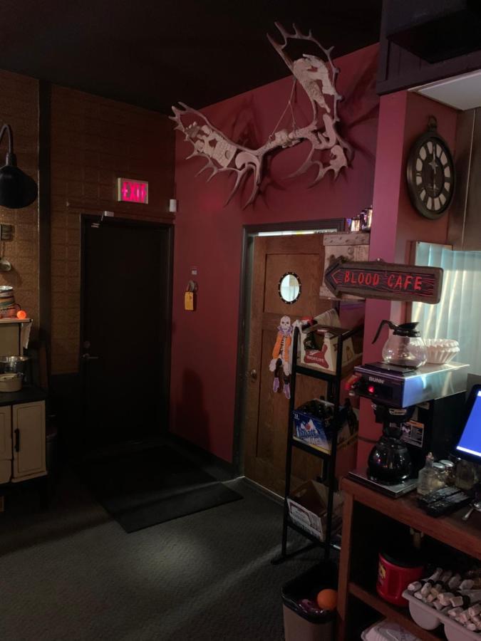 Jolly Giant Pub & Motel Willow Bunch エクステリア 写真