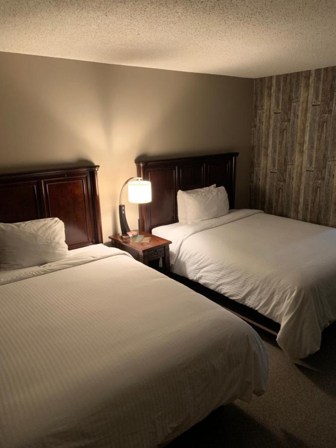 Jolly Giant Pub & Motel Willow Bunch エクステリア 写真