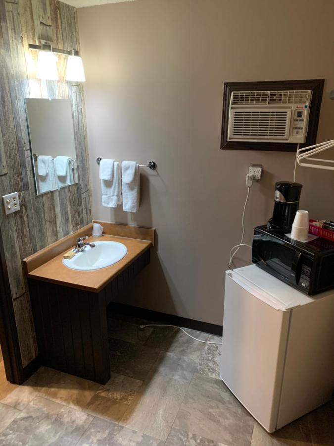 Jolly Giant Pub & Motel Willow Bunch エクステリア 写真