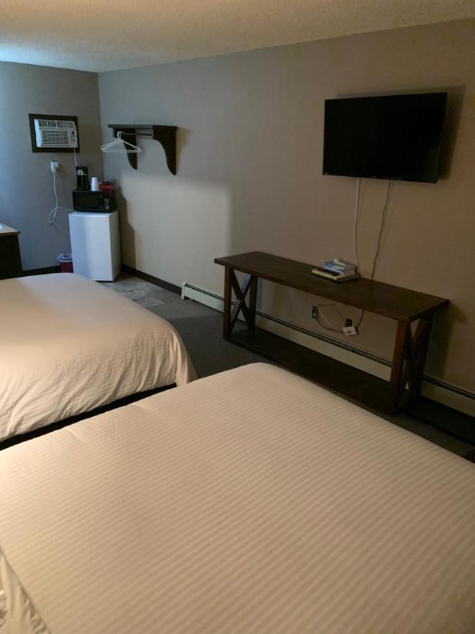 Jolly Giant Pub & Motel Willow Bunch エクステリア 写真