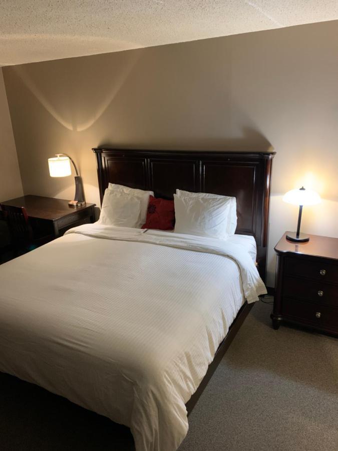 Jolly Giant Pub & Motel Willow Bunch エクステリア 写真