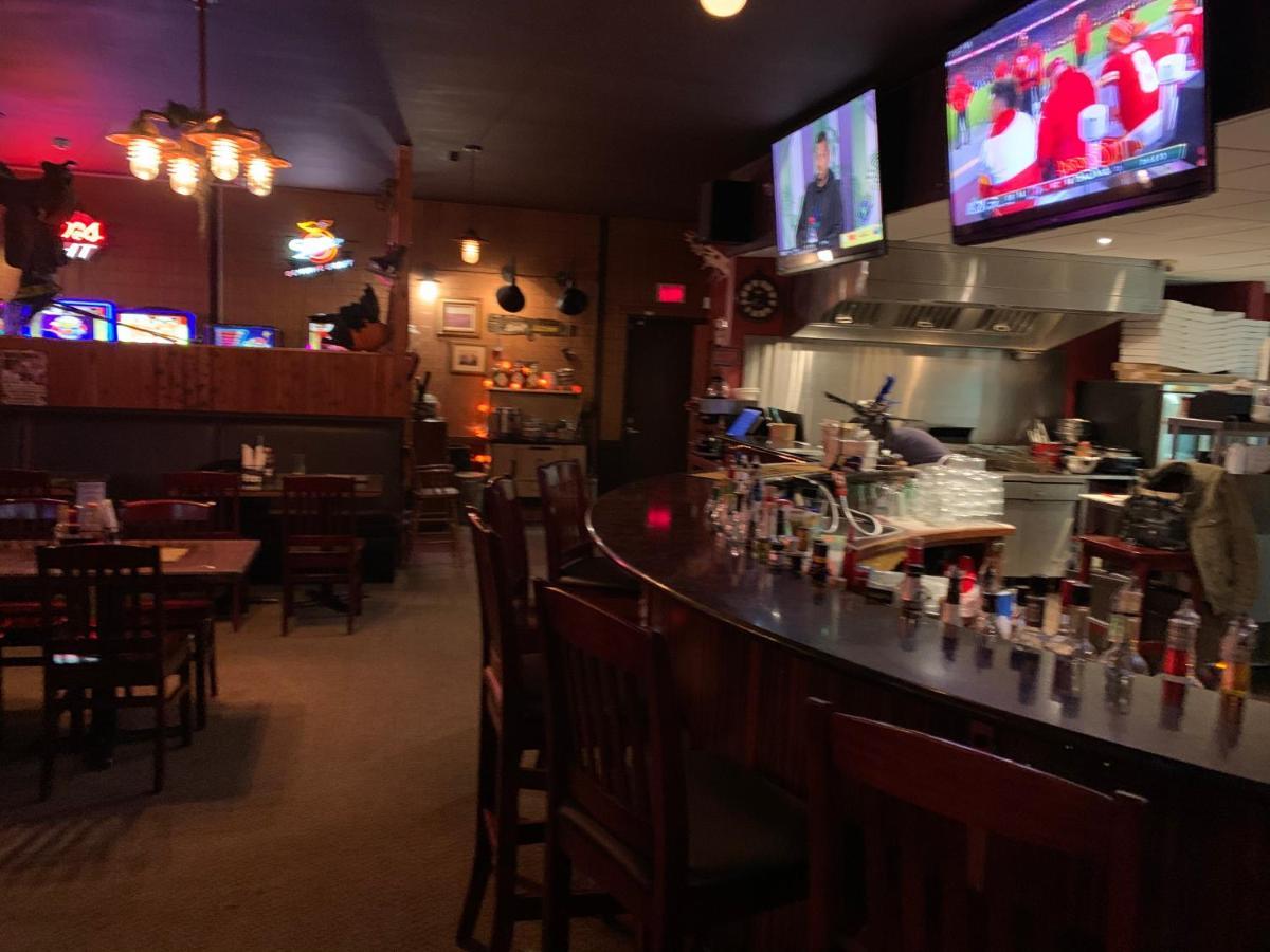 Jolly Giant Pub & Motel Willow Bunch エクステリア 写真
